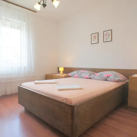 Apartment Lapic *